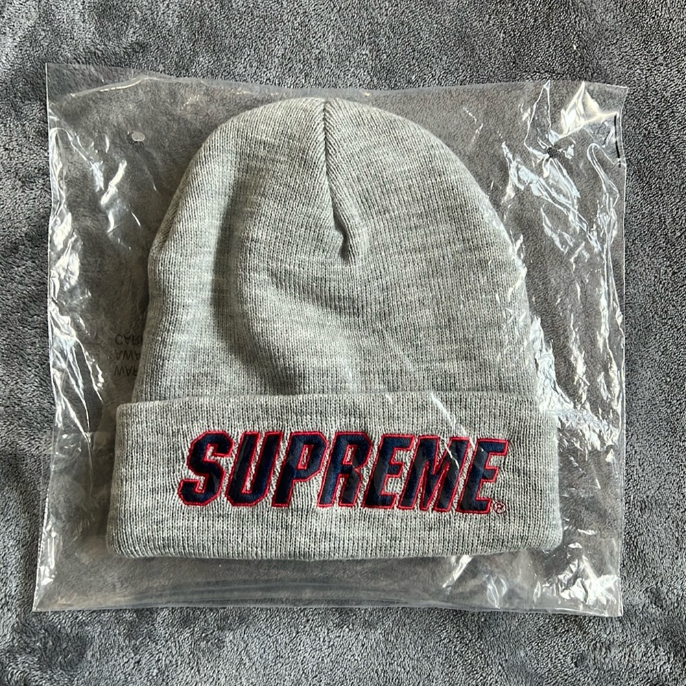 Supreme Unisex Slanted Logo Beanie FW23